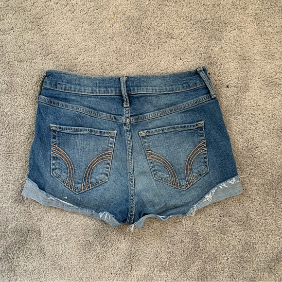 EUC HOLLISTER HIGH RISE SHORT SHORT FOLDOVER HEM DISTRESSED - Picture 2 of 2